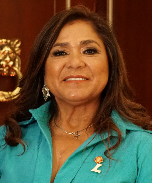 Elizabeth Jay-Pang Díaz