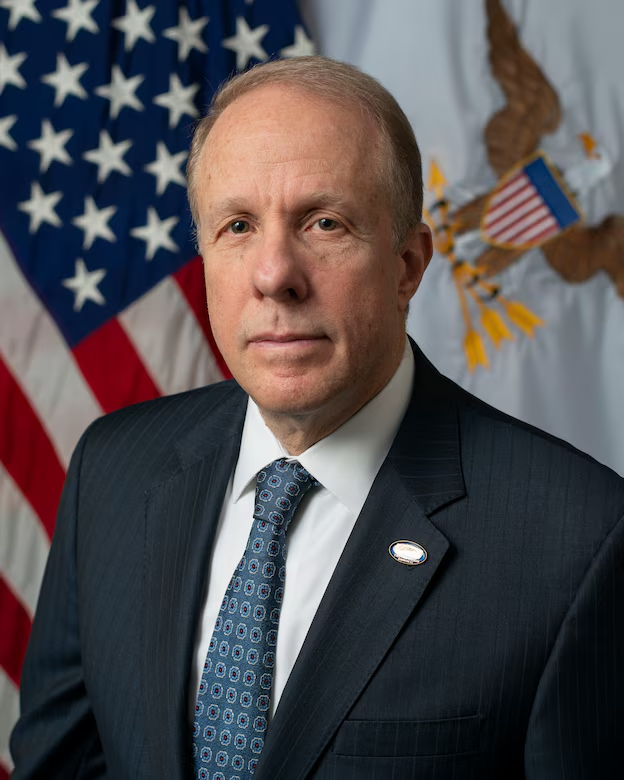 Hon Steve Feinberg