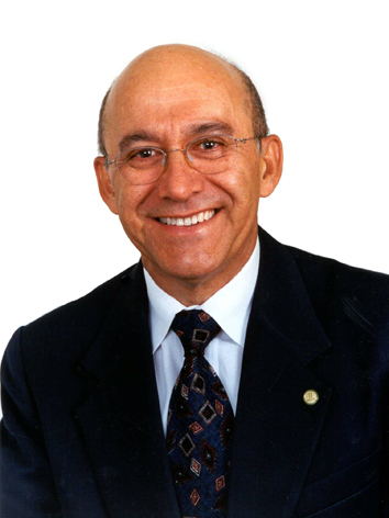 Confúcio Aires Moura