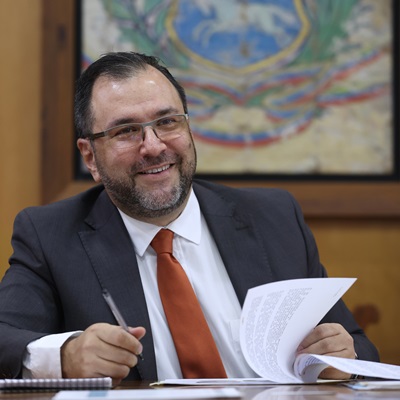 Yván Gil Pinto