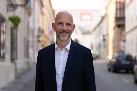 Simon Thomas Obe