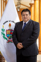 Lic Gino Alberto Paredes álvarez