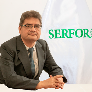 César Luis Menéndez Velásquez