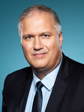 Stefan Henze