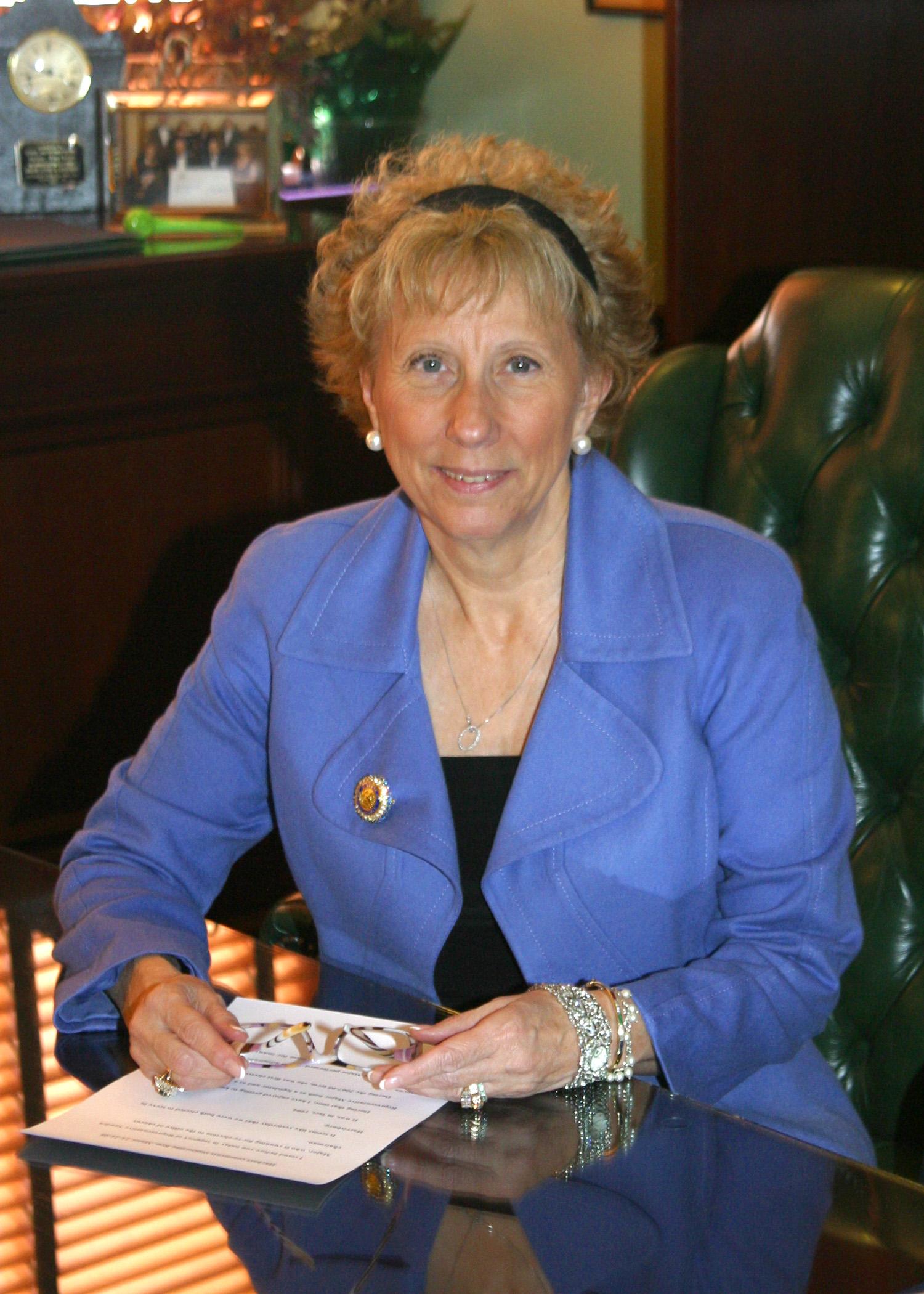 Julie Harhart