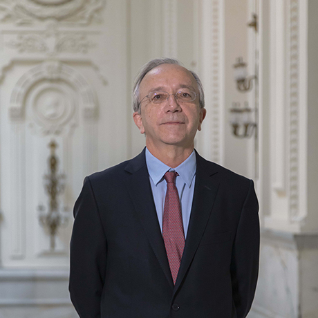 Luis Servén