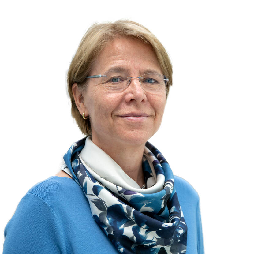Van Koldam, Mw Drs, Maaike
