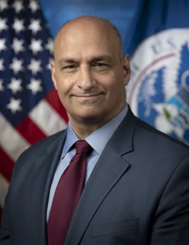 Robert D Paschall