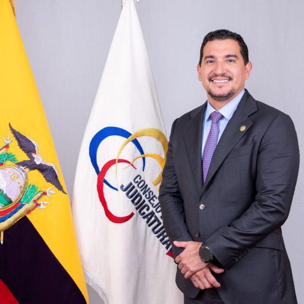 Econ. Damián Larco Guamán